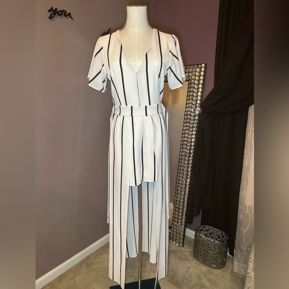 Elegant Striped Jumpsuit in Black and White
